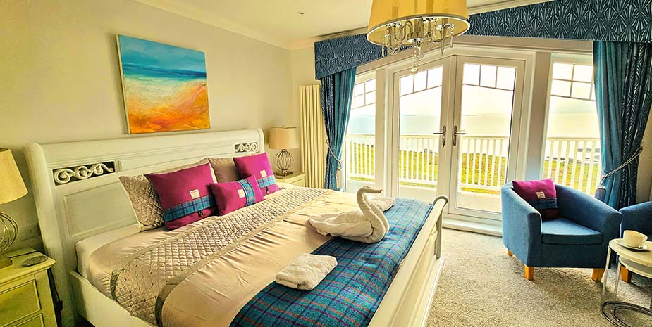 Sranndabhal B&B superking room with a balcony offering breathtaking views across the Sounds of Harris and a comfortable bed and furnishings.